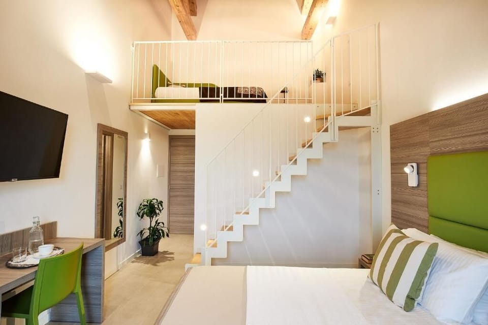 Triple Room, Multiple Beds, Private Bathroom, Valley View | Desk, WiFi (free)