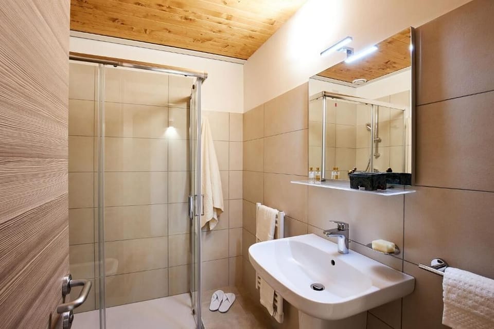 Triple Room, Multiple Beds, Private Bathroom, Valley View | Bathroom | Shower, hair dryer, towels, toilet paper