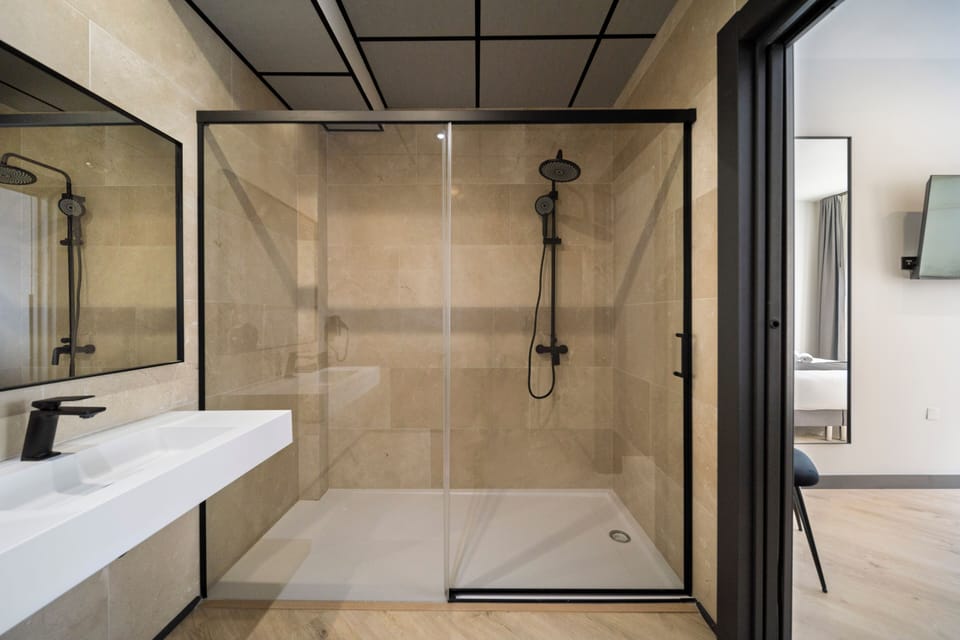 Shower, free toiletries, hair dryer, towels