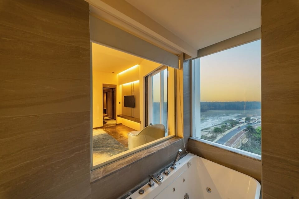 Junior Suite, Sea View | Bathroom | Shower, free toiletries, hair dryer, towels