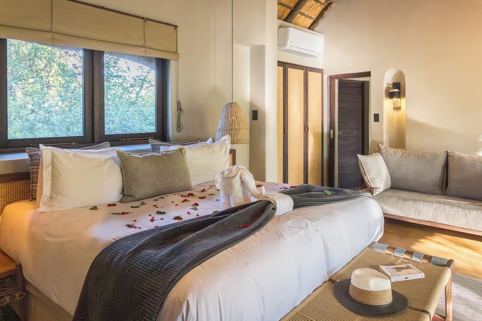 Luxury Villa, Patio, River View | WiFi (free), bed sheets