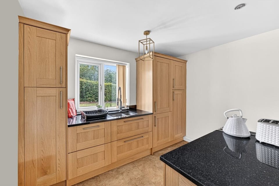 A fully equipped kitchen with everything you need to prepare a home-cooked meal.