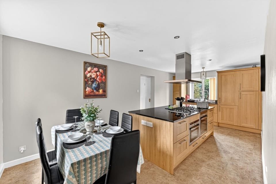 Open plan dining / kitchen area.