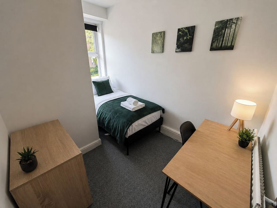 6 bedrooms, iron/ironing board, free WiFi, bed sheets