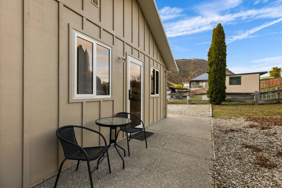 Tucked down the back of the property with your own private entrance, this cosy studio opens out to a shared backyard - ideal for soaking up the fresh air with your morning coffee.