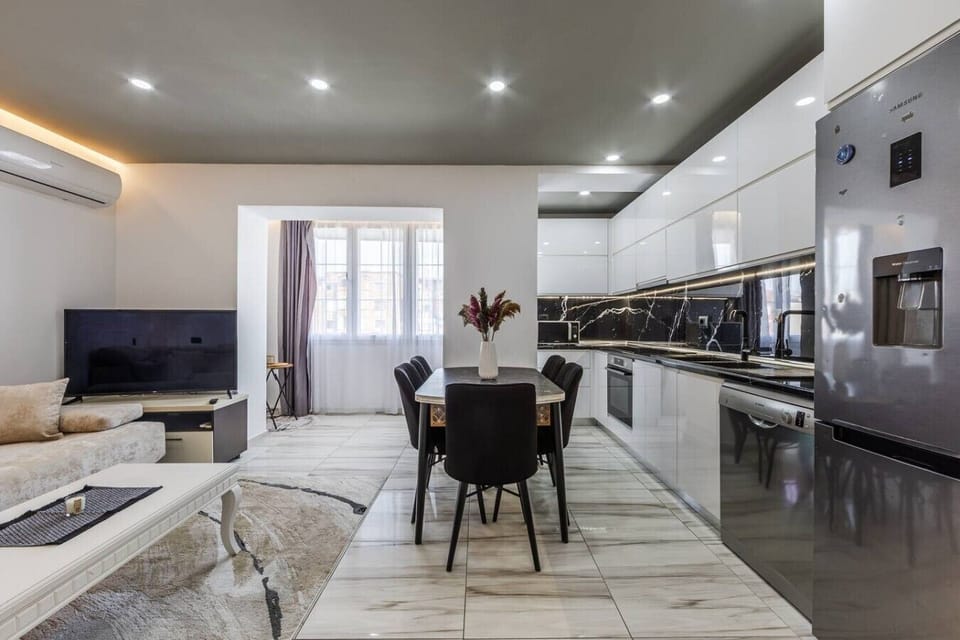 Fully-equipped kitchen and dining area