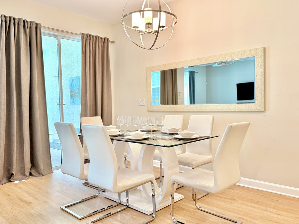 Toast to the getaway! Enjoy long, relaxed chats in this bright dining space