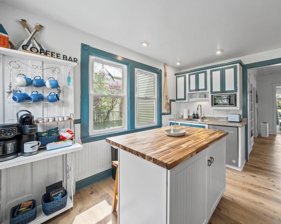 Fully equipped kitchen with coffee bar