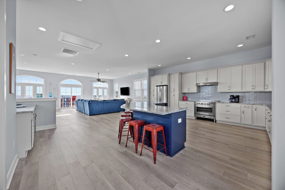 The Caddyshack at Carolina Beach | Kitchen and Living Area