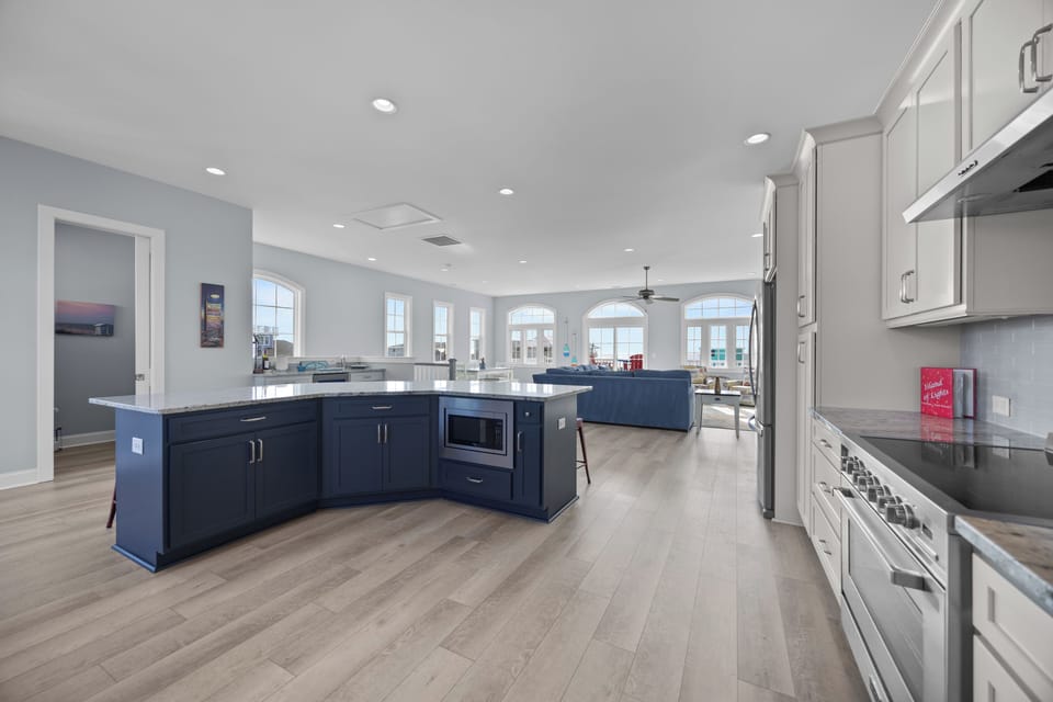 The Caddyshack at Carolina Beach | Kitchen and Living Area