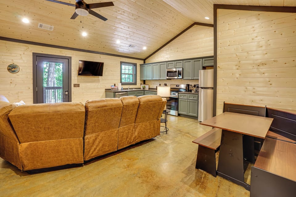 House (3 Bedrooms) | Interior