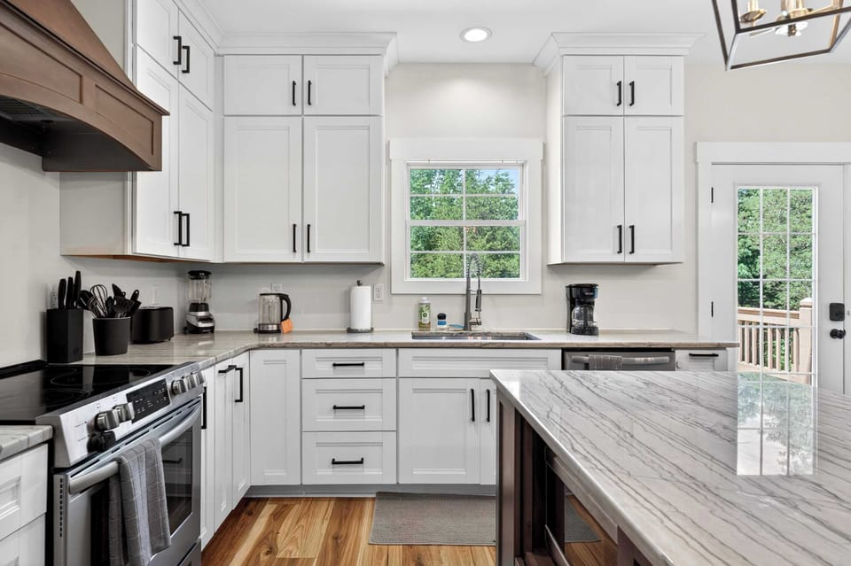 Kitchen: Fully equipped for your stay, the kitchen features modern appliances, cookware, and essentials needed to prepare everything from quick snacks to family meals.