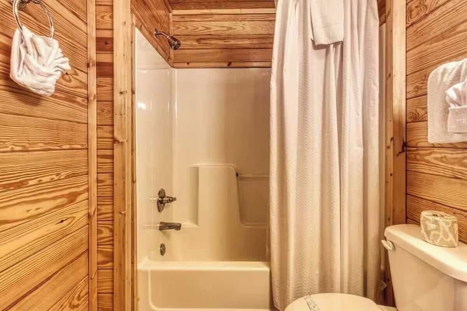 Lower Level Full Bath adjacent to game room and 2 bedrooms