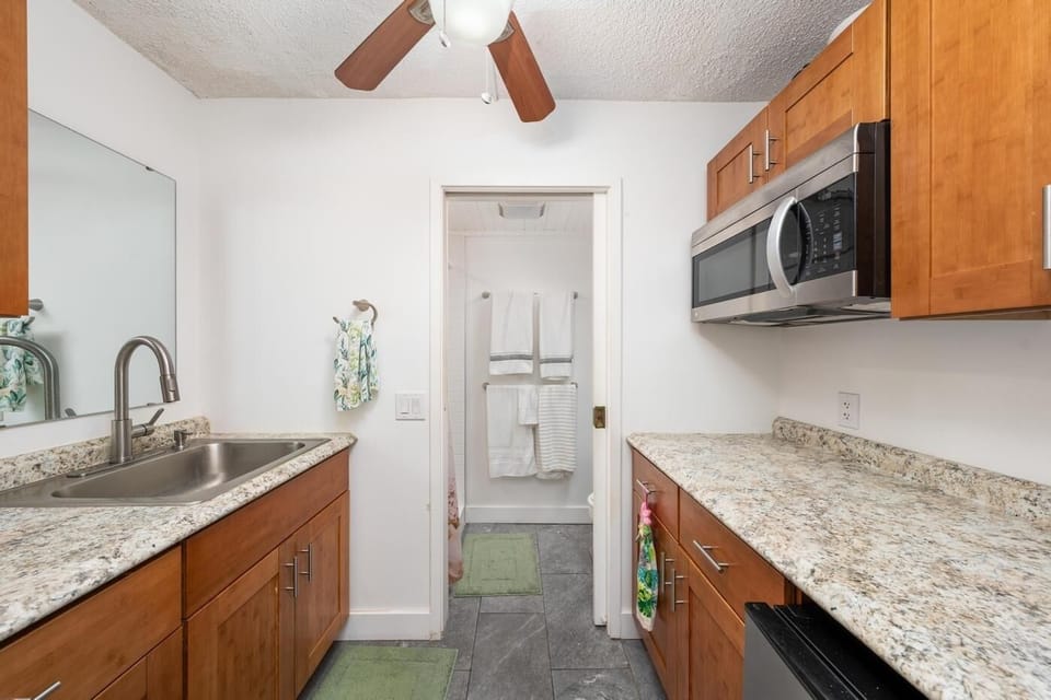 Studio | Private kitchen | Fridge, coffee/tea maker, toaster