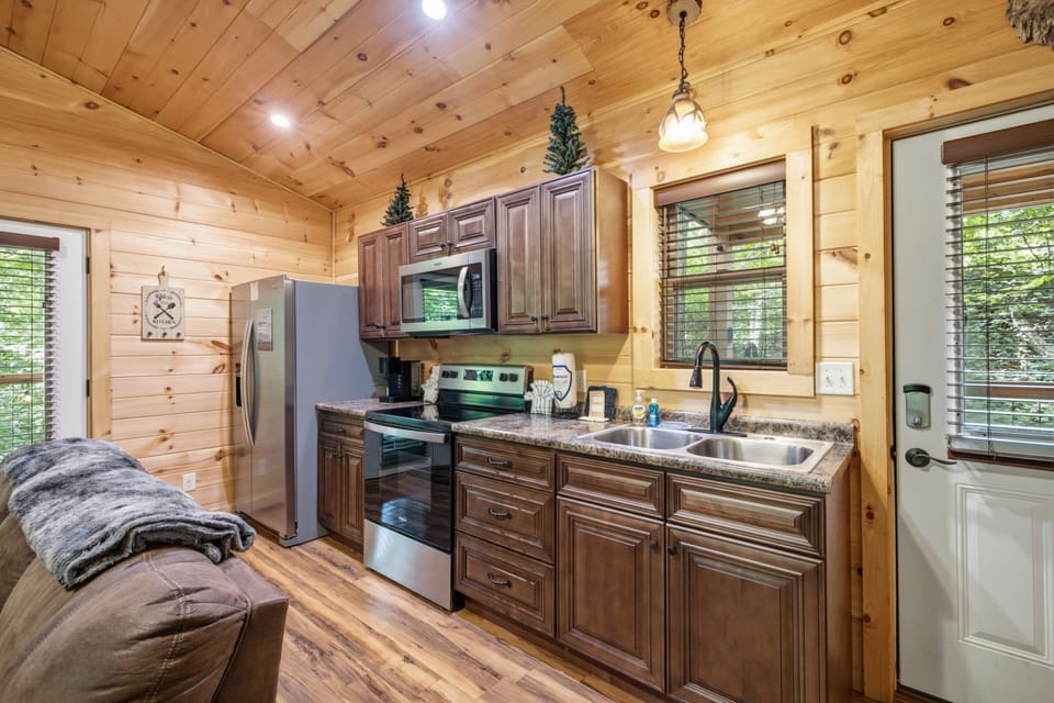 Cabin, 1 Bedroom | Private kitchen | Coffee/tea maker, fridge, oven, toaster