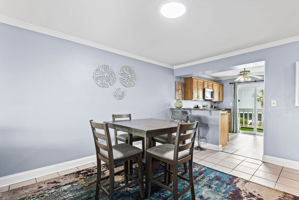 Seating for four at the dining table