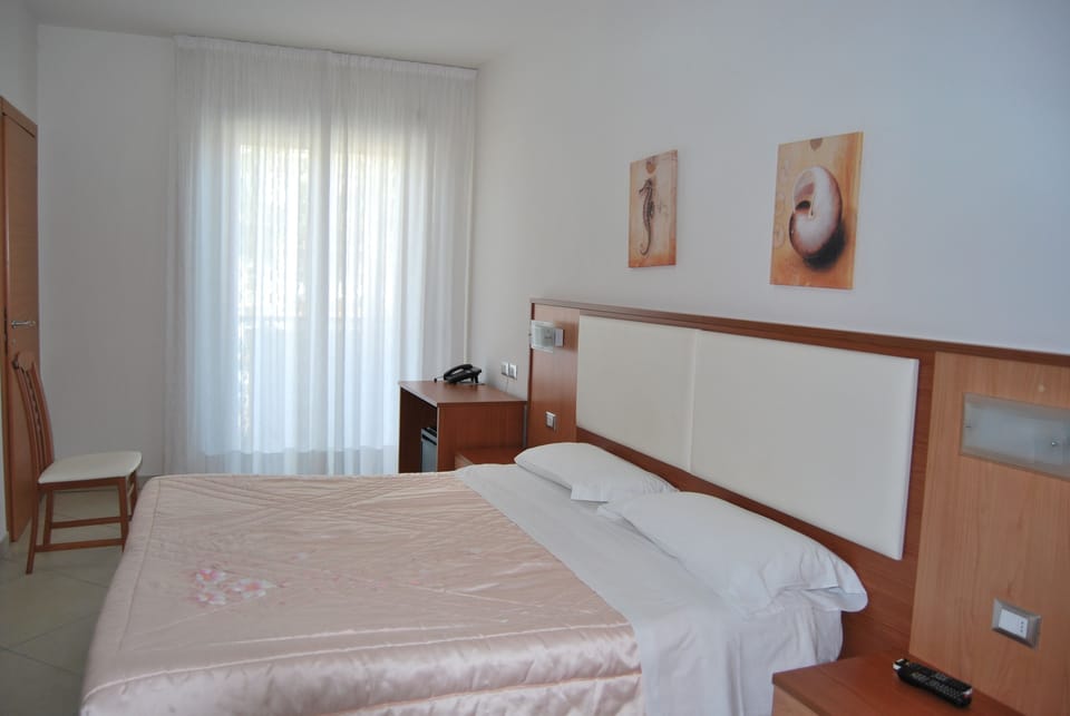 Double Room Single Use | Premium bedding, minibar, in-room safe, desk