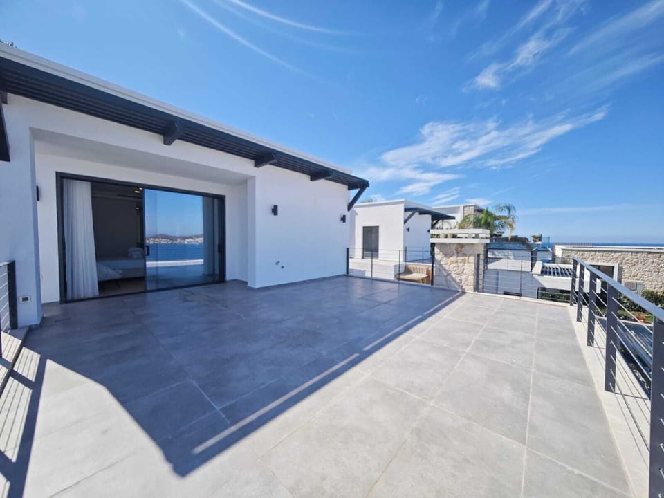 Luxury Villa, 4 Bedrooms, Private Bathroom, Marina View | Terrace/patio