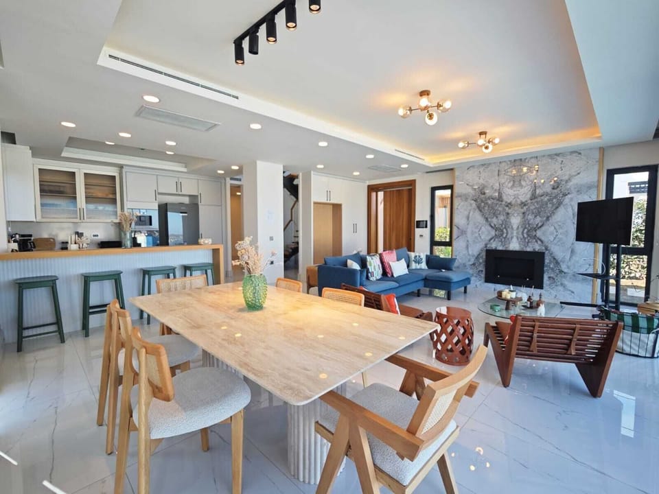 Luxury Villa, 4 Bedrooms, Private Bathroom, Marina View | Living area | 55-inch LED TV with cable channels