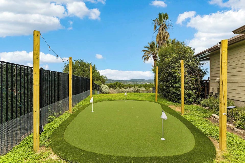 Tee Up Your Vacation – Our private putting green is the perfect spot to work on your short game, enjoy a friendly competition, and soak in the stunning Hill Country views all at the same time. 