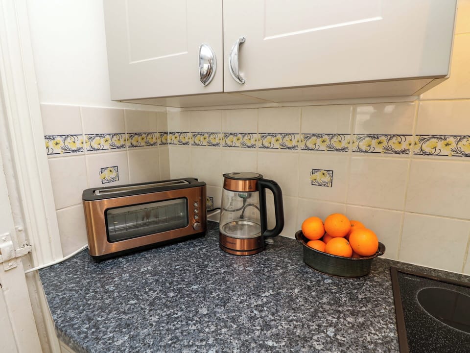 Cookware/dishes/utensils