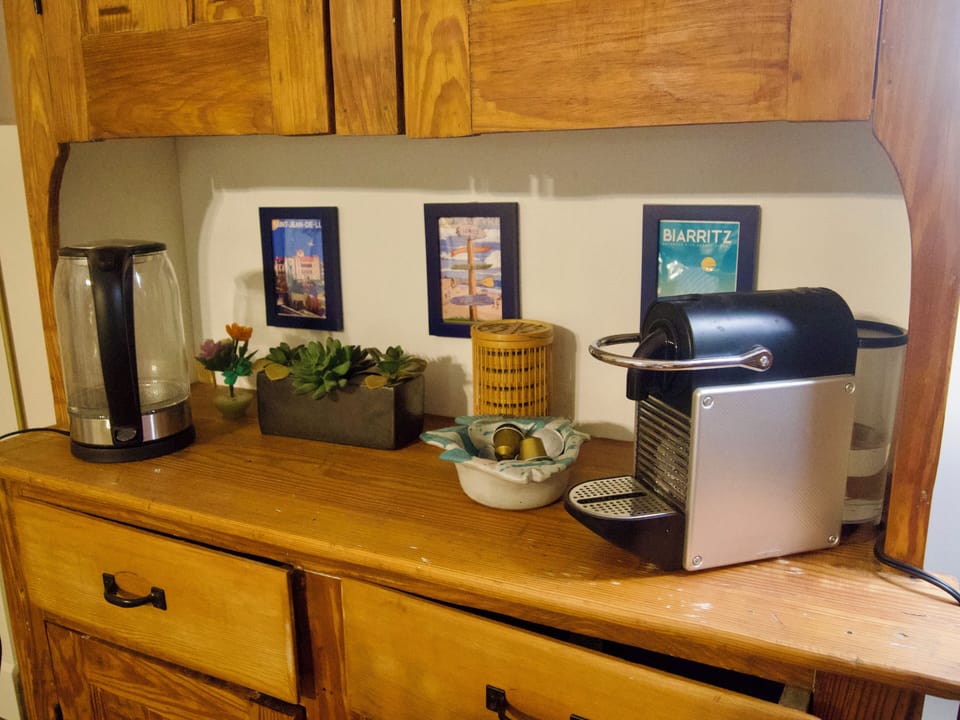 Coffee and Tea station, Kettle and espresso machine