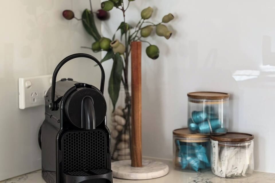 Start the morning slowly with a fresh Nespresso before stepping out to nearby bushwalking trails or settling into the balcony amongst the treetops.