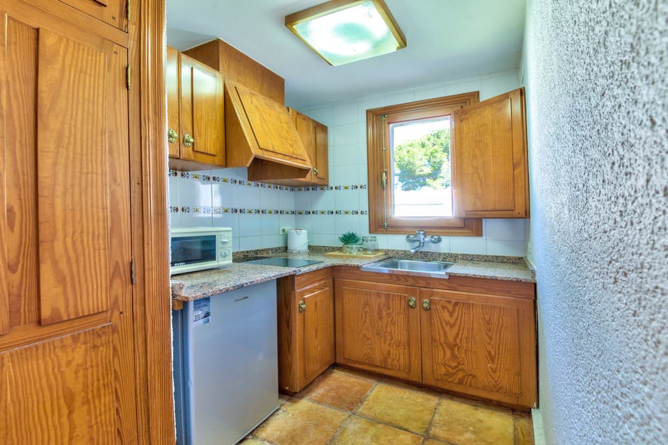 Apt Kitchen 2