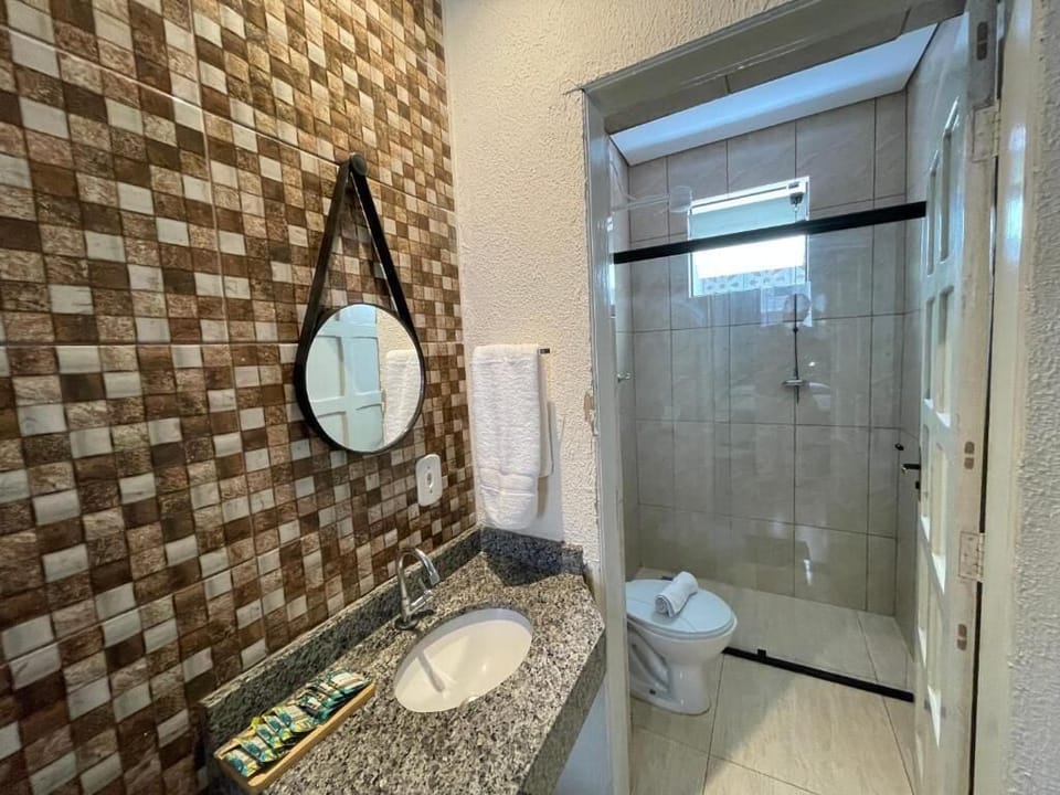 Family Suite, Courtyard View | Bathroom