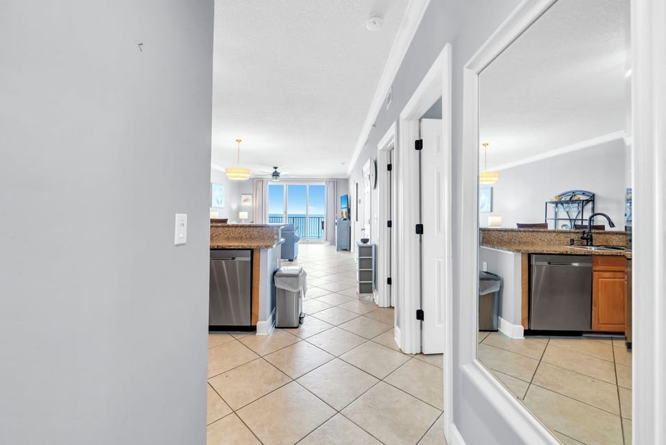 Welcome in to Twin Palms 801