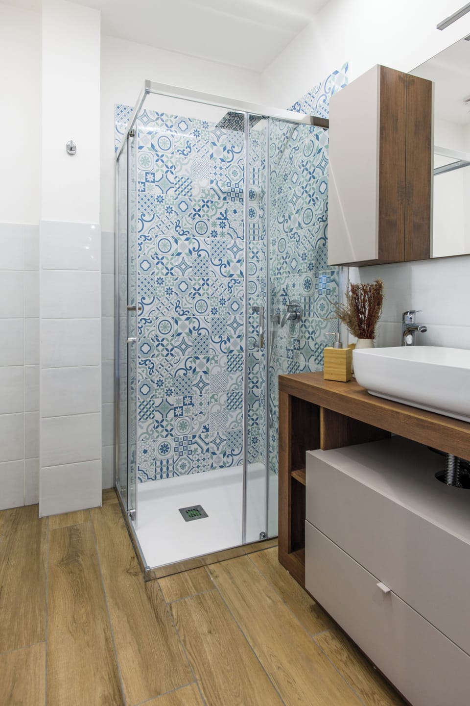 Superior Double Room, City View | Bathroom | Shower, hair dryer, towels, soap