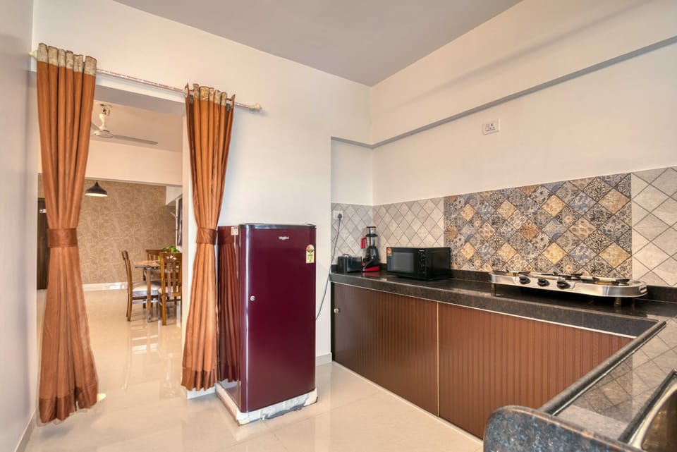 Luxury Apartment, Balcony, City View | Private kitchen