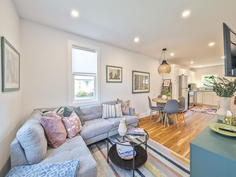 Open layout, perfect for gatherings.