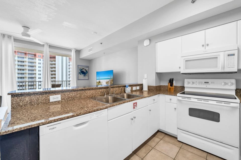 Condo, 1 King Bed with Sofa bed (Shores of Panama 1509) | Private kitchen