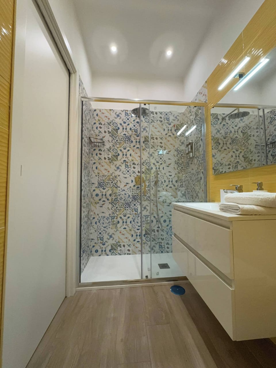 Room, 1 Bedroom, Balcony | Bathroom