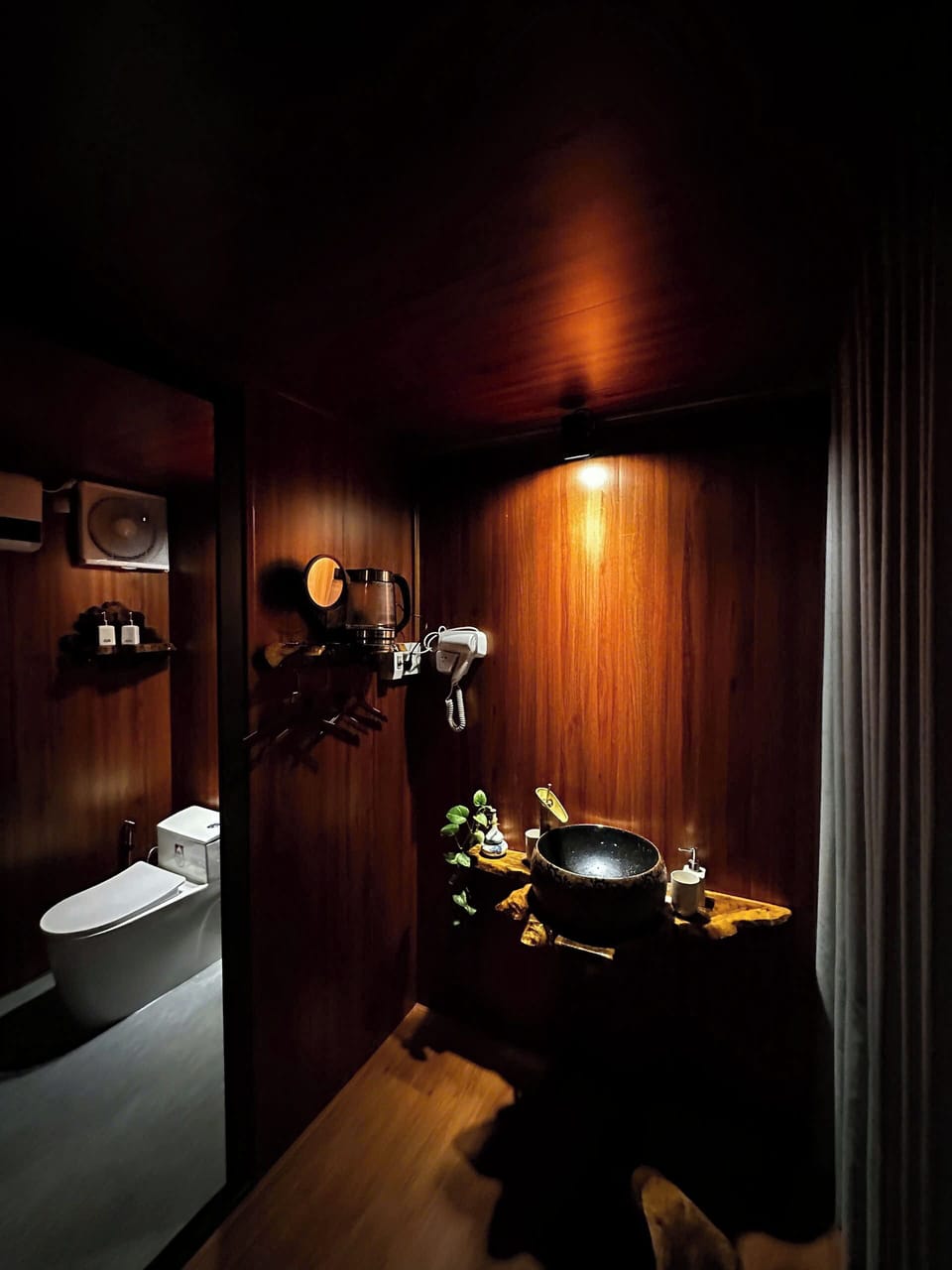 Family Studio, Non Smoking, Garden View | Bathroom | Hair dryer, slippers, towels, soap