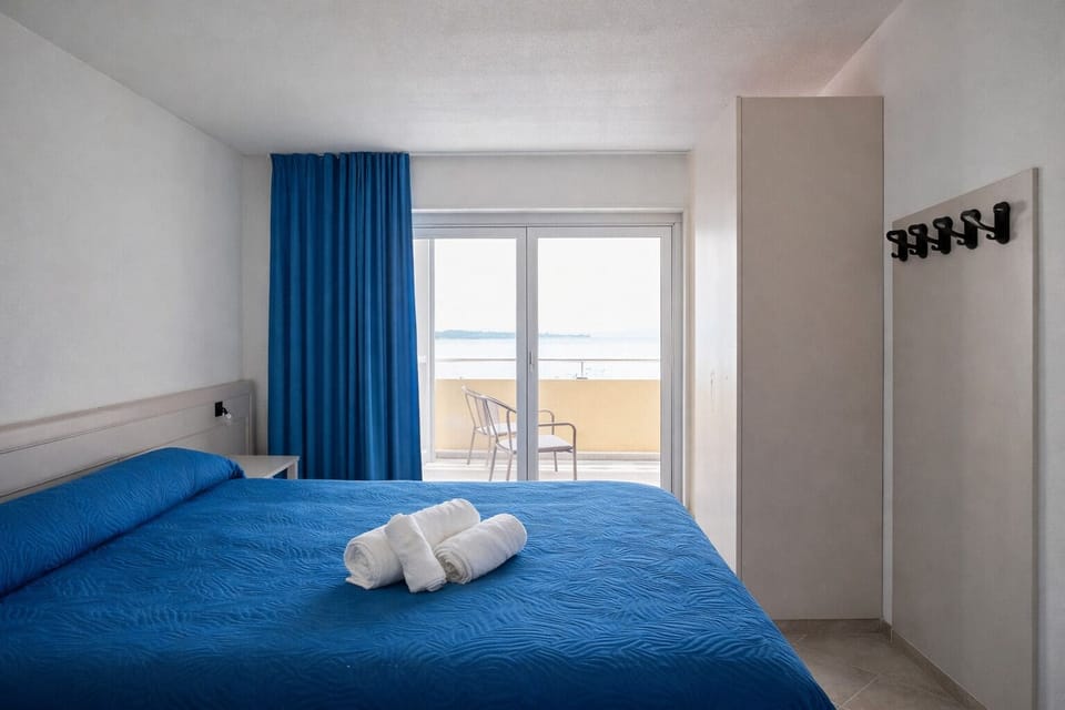 Double Room, Balcony | Minibar, in-room safe, free WiFi