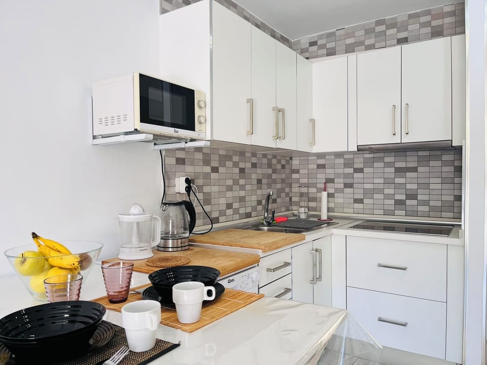 Apartment, 1 Bedroom, Terrace, City View | Interior