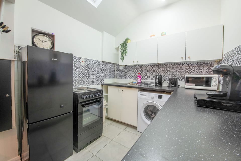 One-Bedroom Deluxe Apartment5 City Cent Manchester | Private kitchen | Full-size fridge, microwave, oven, espresso maker