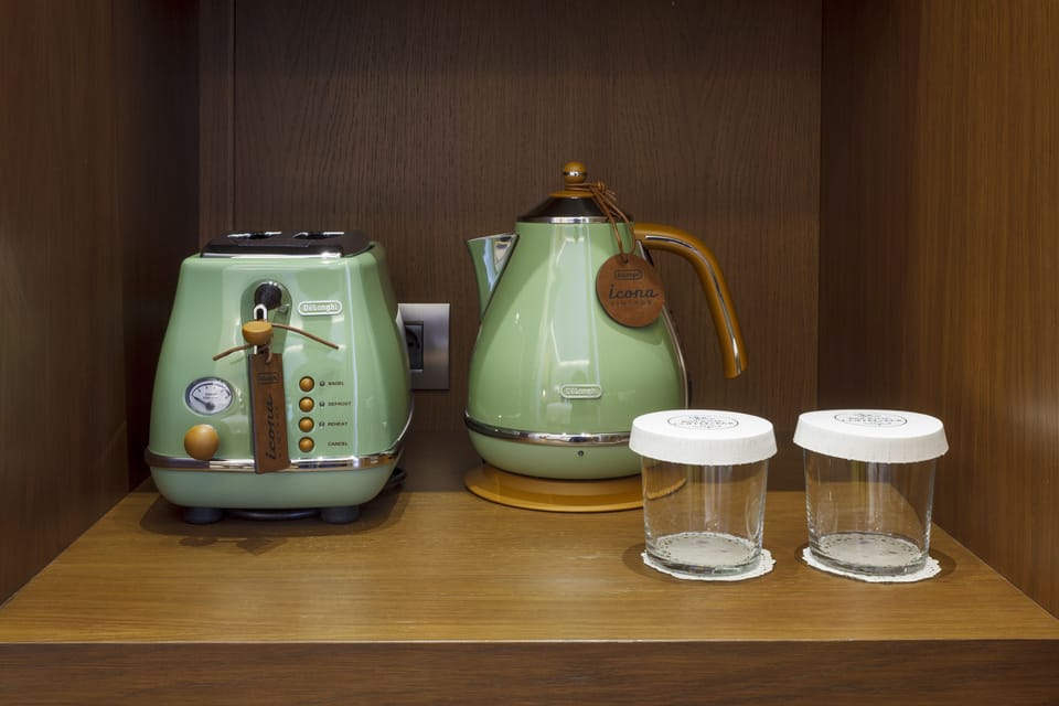 Deluxe Suite, Sea View | Room amenity