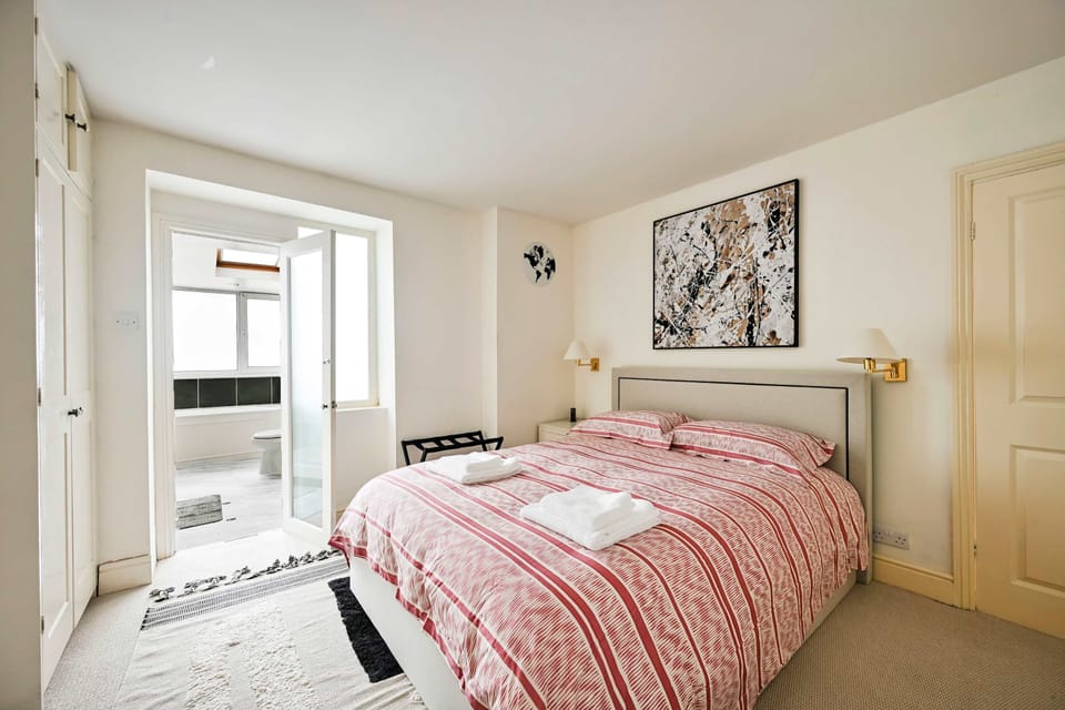 House | 1 bedroom, desk, high-speed internet