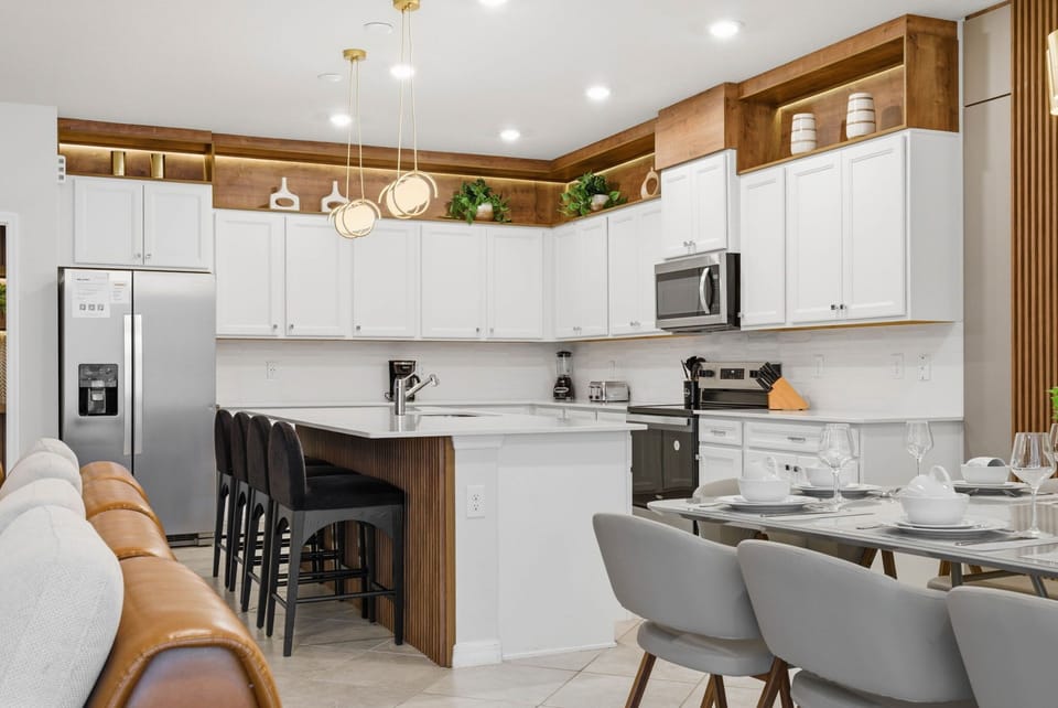 House (Multiple Bedrooms) | Private kitchen | Microwave, oven, stovetop, dishwasher
