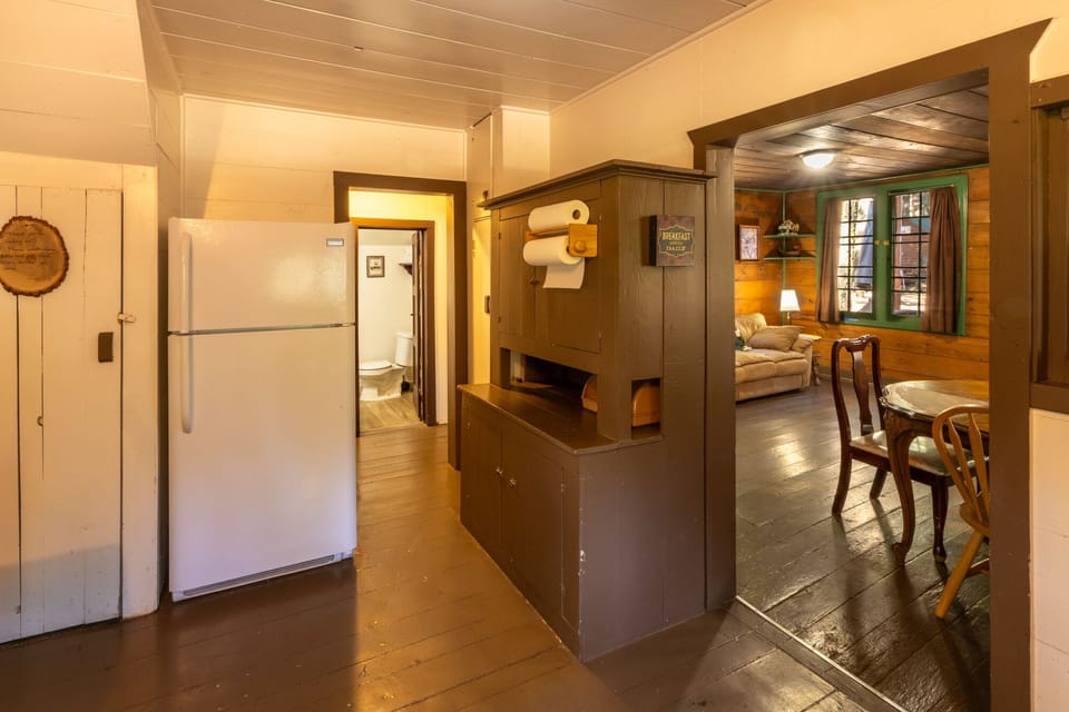 Pine-Kitchen2