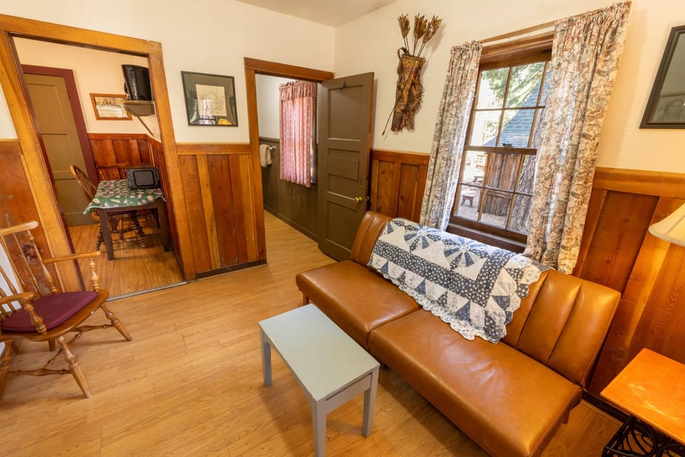 Feather-Frontroom