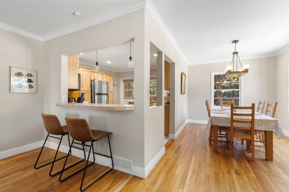 DIning Room, seating for 6