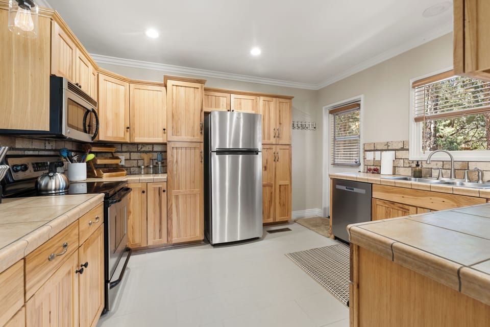 Kitchen, with door to outdoor deck