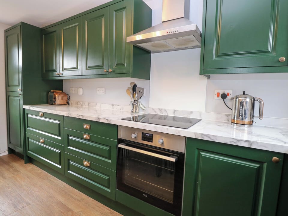 Cookware/dishes/utensils