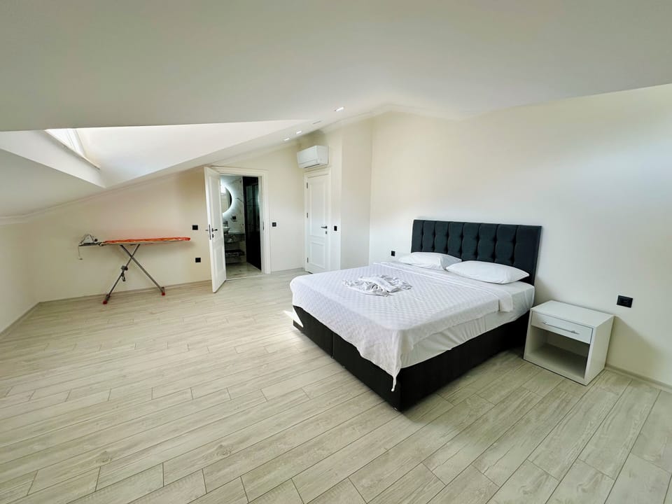 Luxury Villa, Mountain View | Iron/ironing board, free WiFi