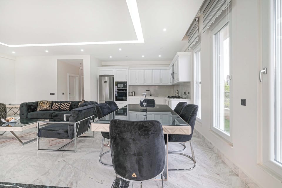Luxury Villa, Mountain View | Dining