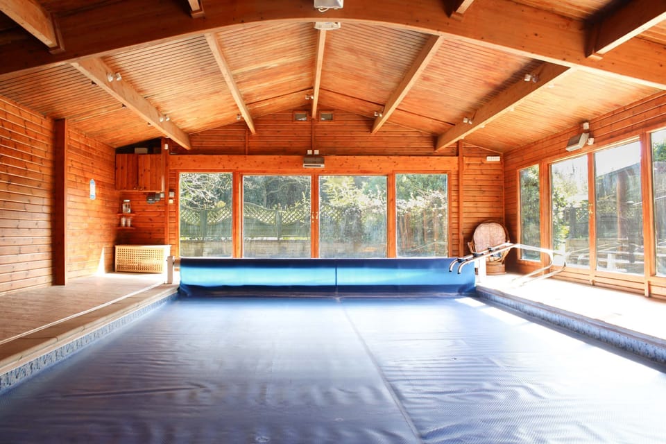 House | 6 bedrooms, desk, Internet